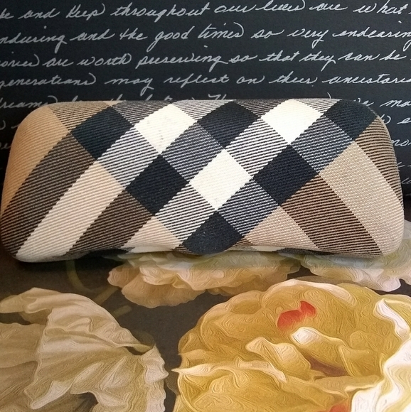 Burberry Accessories - Burberry eyeglass sunglasses case classic print
